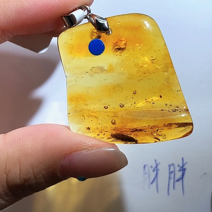 未镶嵌颈饰琥珀琥珀虫珀吊坠