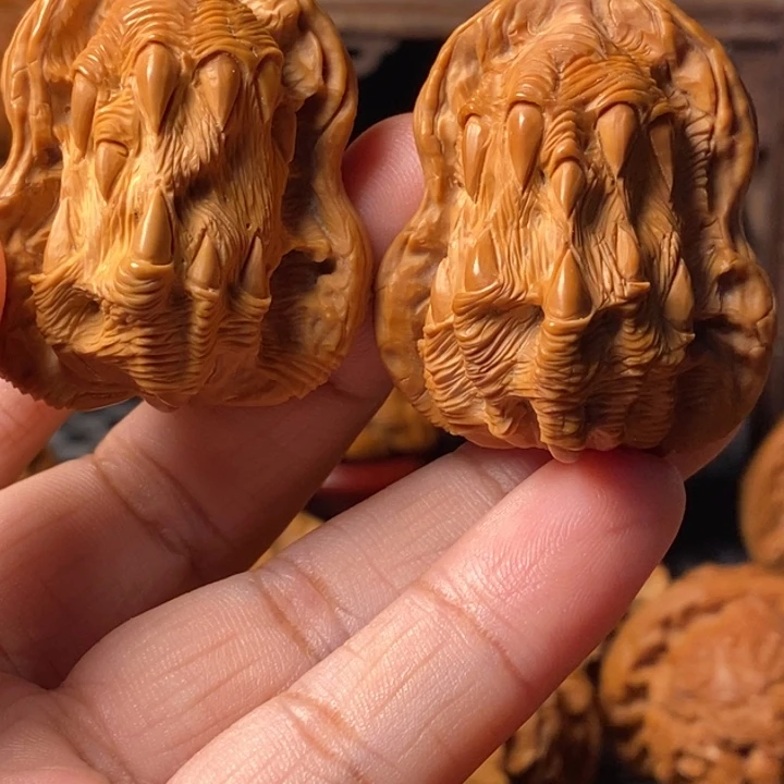 茶***仁文玩核桃把件吞噬