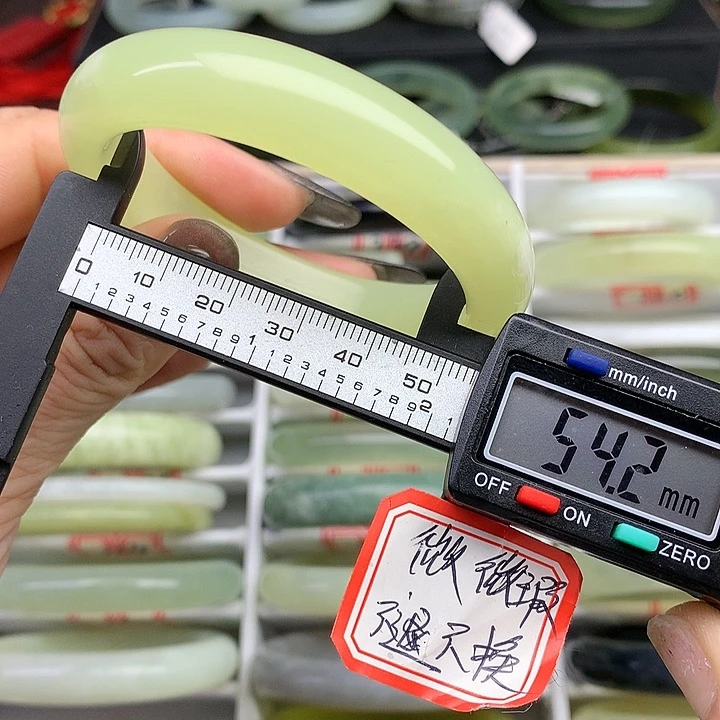 蛇纹石玉手镯未镶嵌762