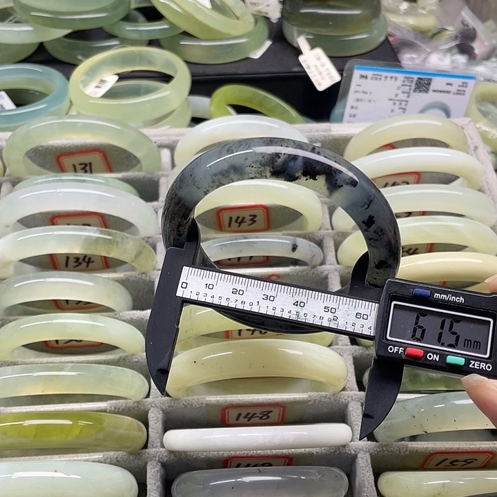 蛇纹石玉未镶嵌手镯145