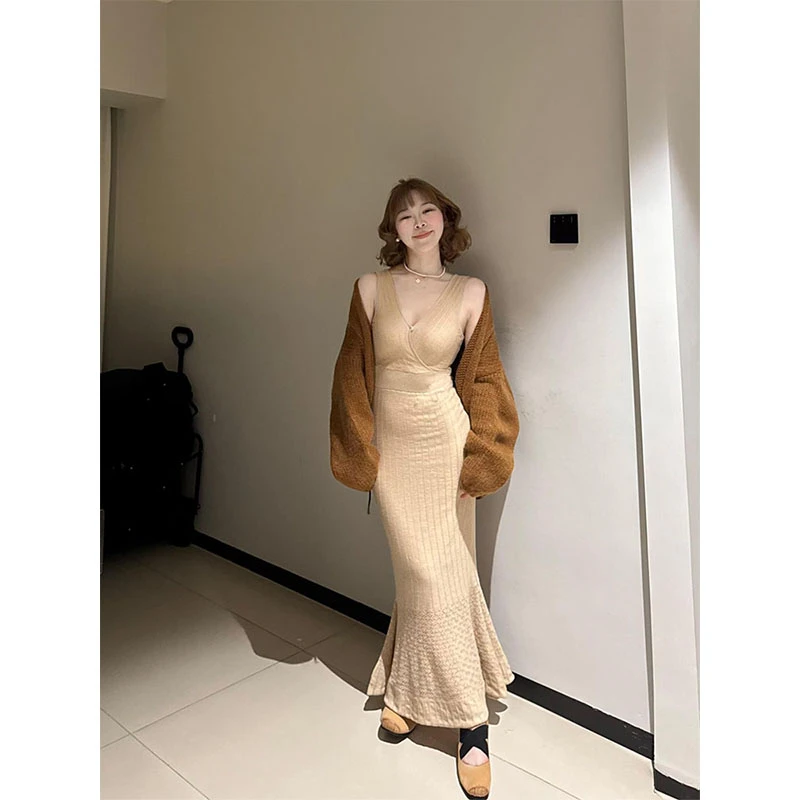 MARIE.COCO秋季新款软糯长袖毛衣外套女显瘦v领鱼尾连衣裙套装