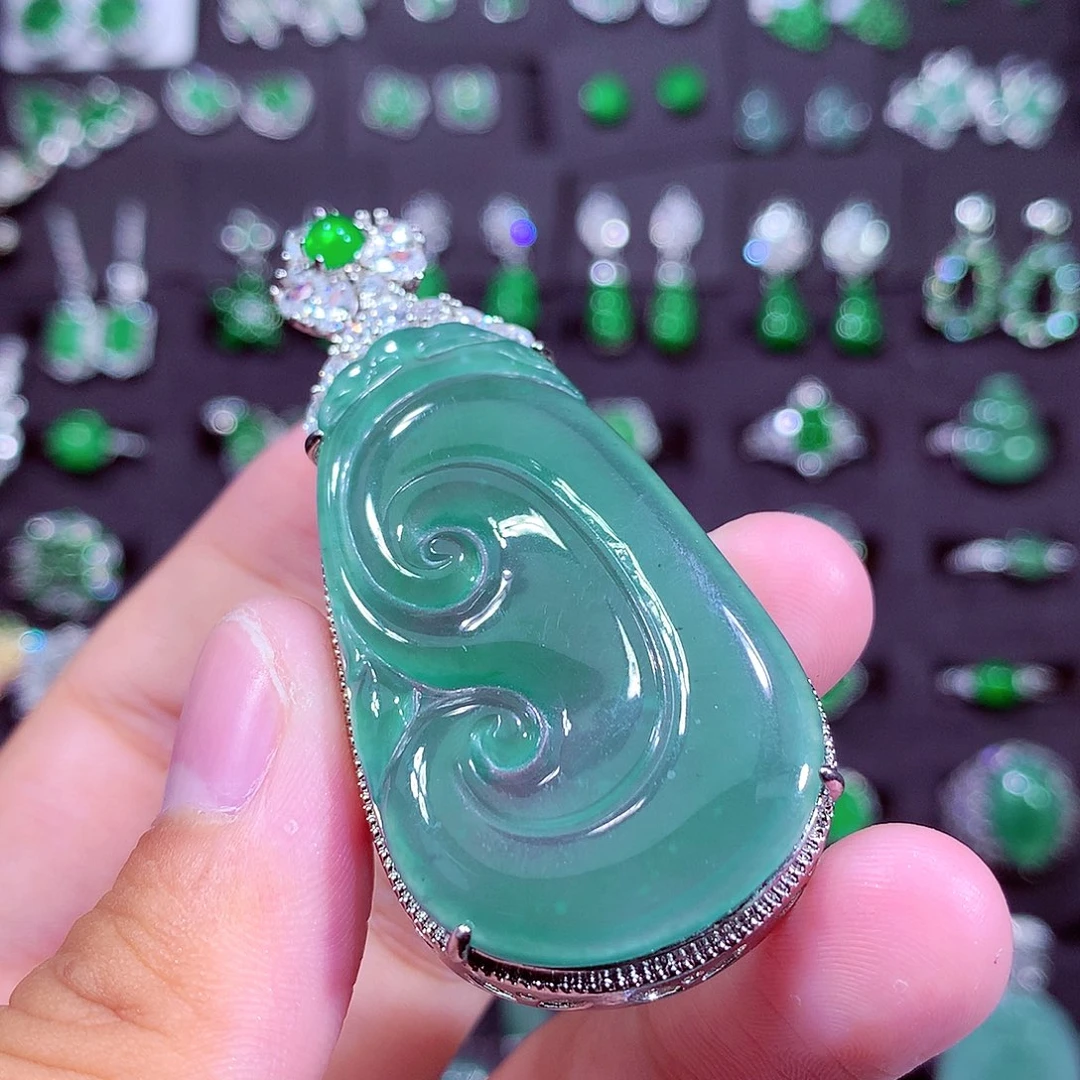 颈饰未镶嵌翡翠天然