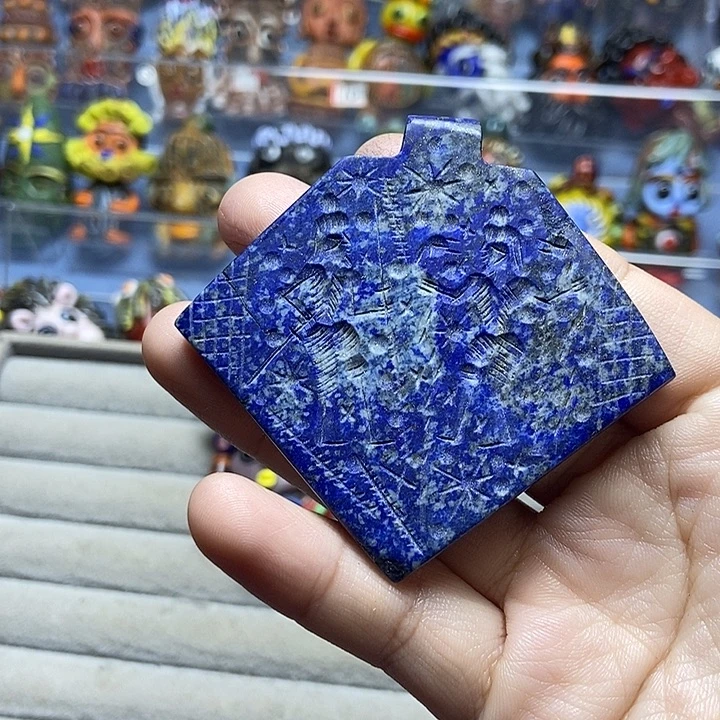 琉璃颈饰青金大雕刻牌