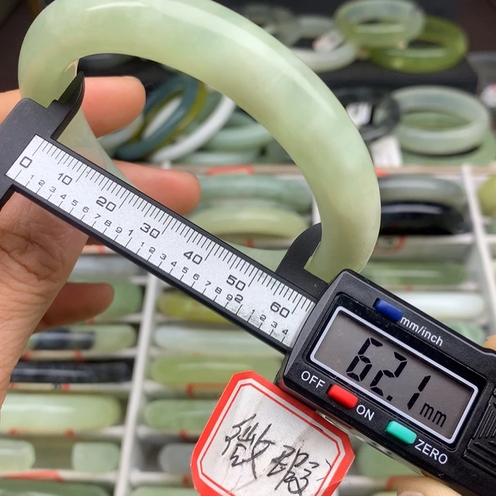 蛇纹石玉未镶嵌手镯889