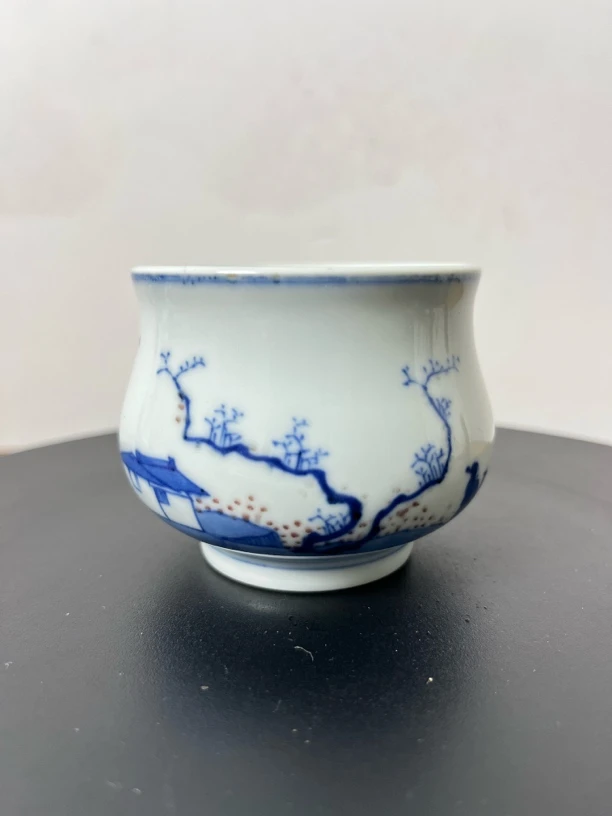 青花釉里红山水意境，握手人物杯.