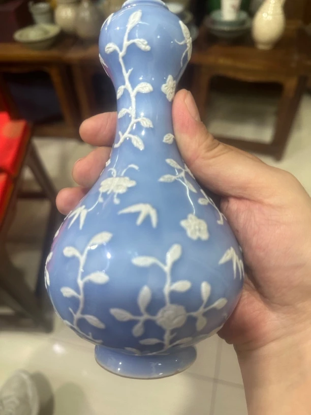 尚天宝蓝釉漂白花瓶