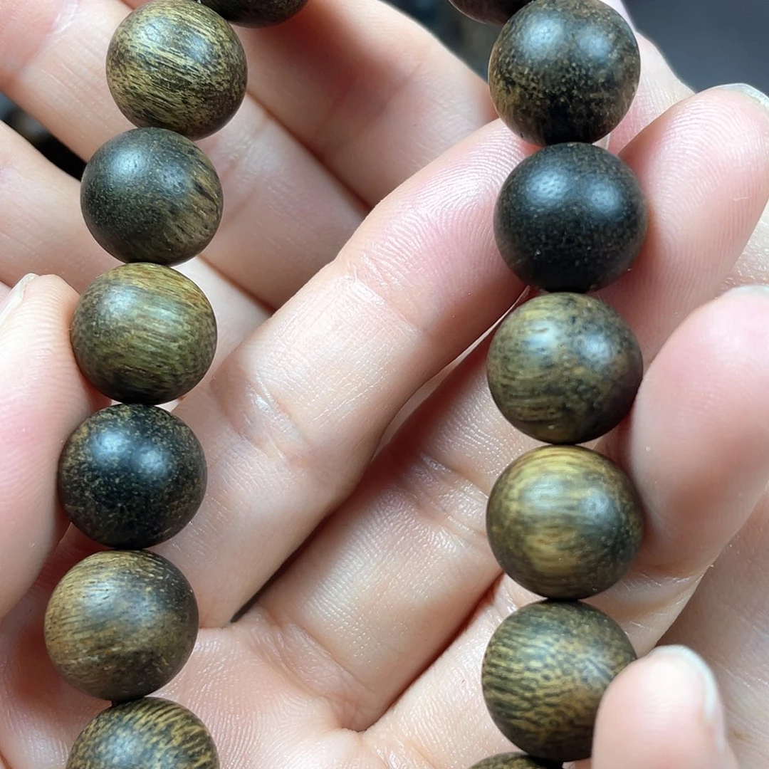 用***2手串沉香芽庄白棋