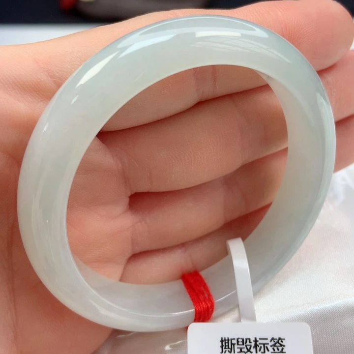 翡翠手镯未镶嵌51圈圈