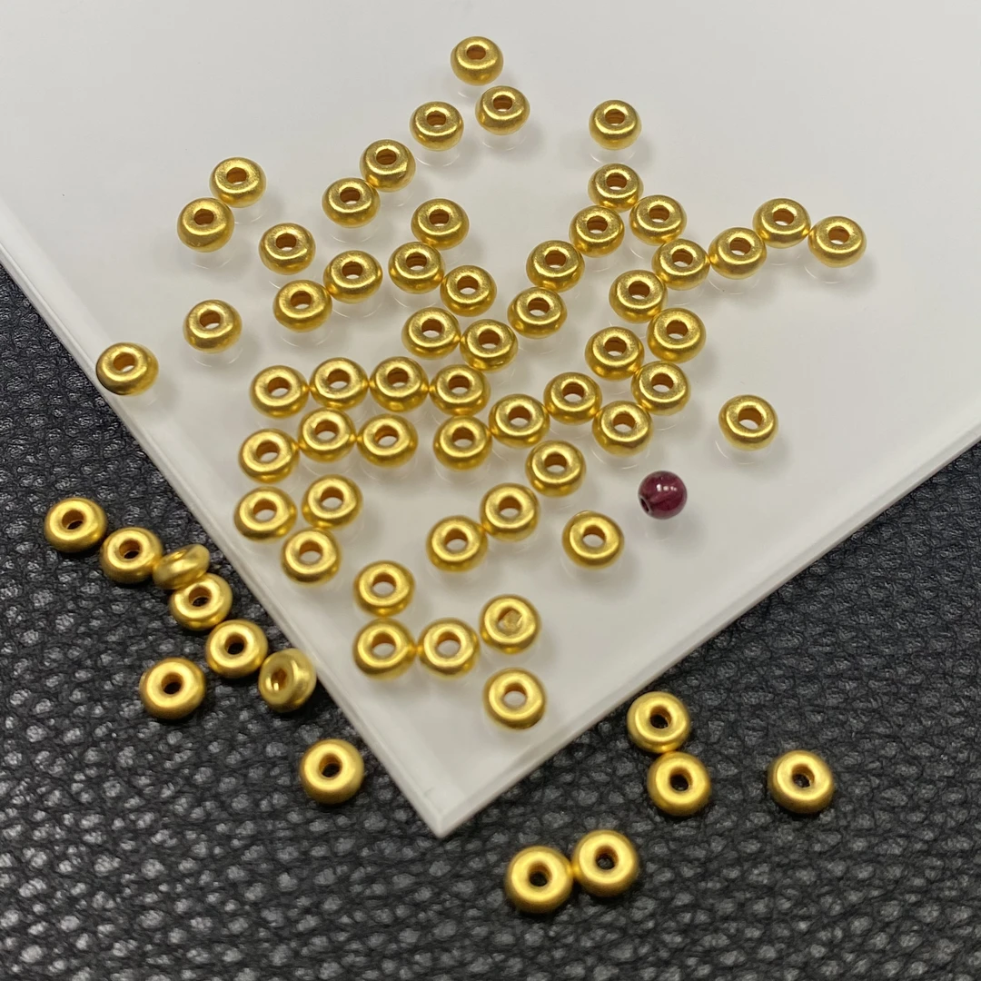 「戴琴珠宝」YZ3978-足金4.5mm左右哑光算盘珠加一粒石榴石OX发其一