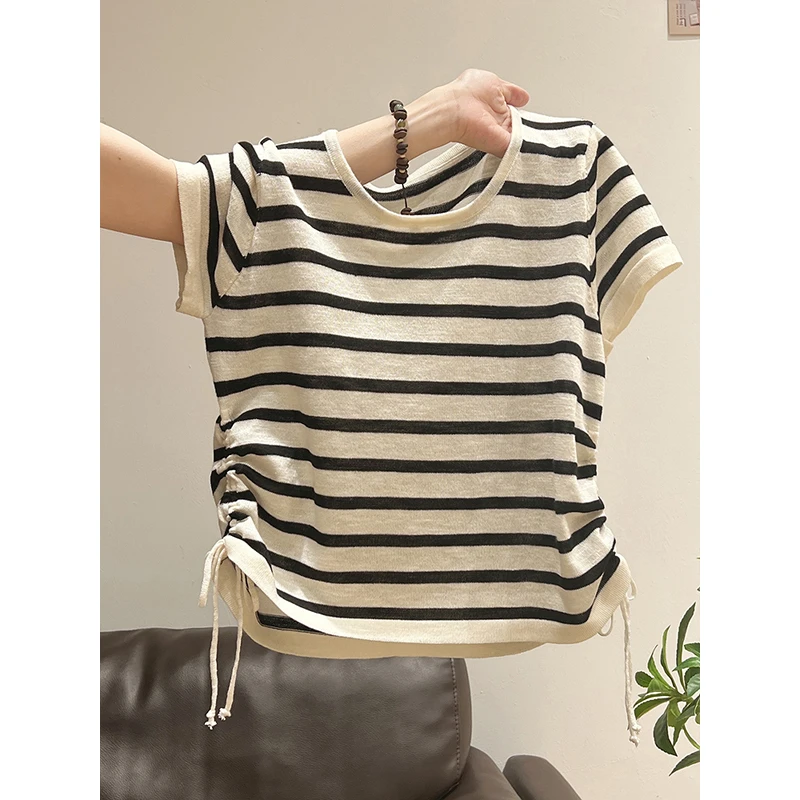 2025年夏季时尚奶黄色条纹短袖T恤女设计感小众褶皱收腰显瘦上衣