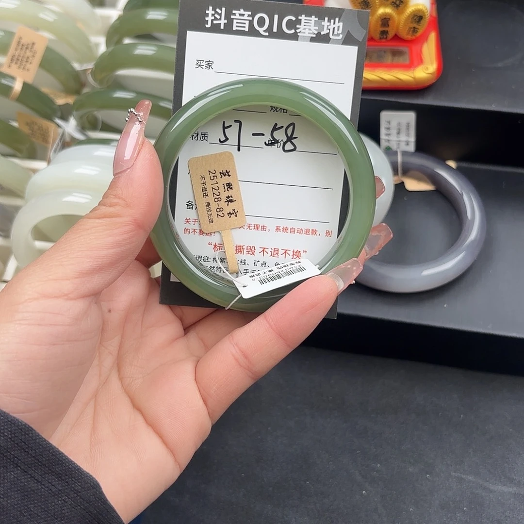 和田玉未镶嵌手镯