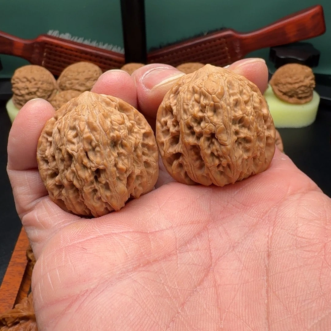 文玩核桃把件绣球