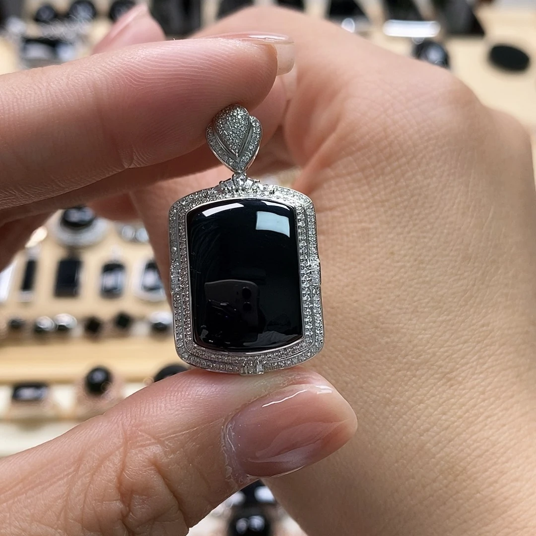 翡翠颈饰18K金镶嵌墨翠