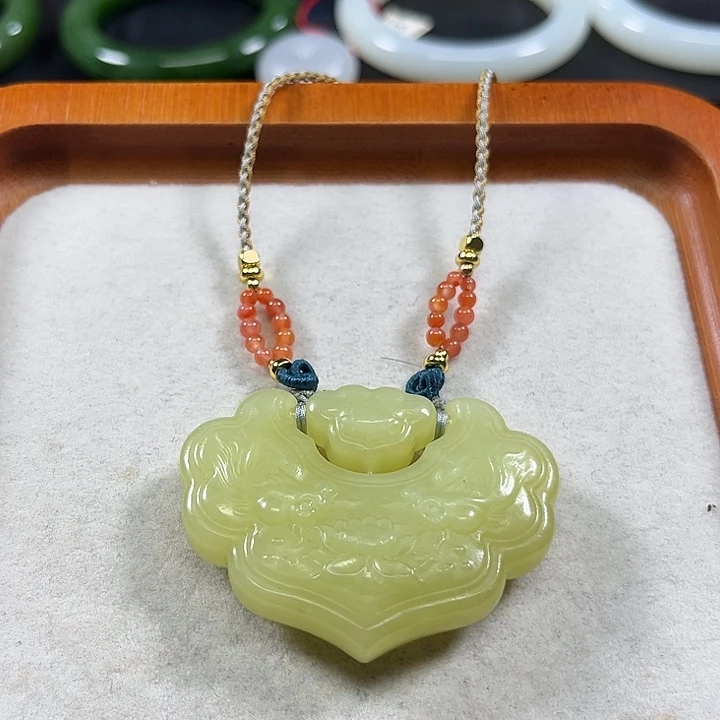 颈饰未镶嵌和田玉