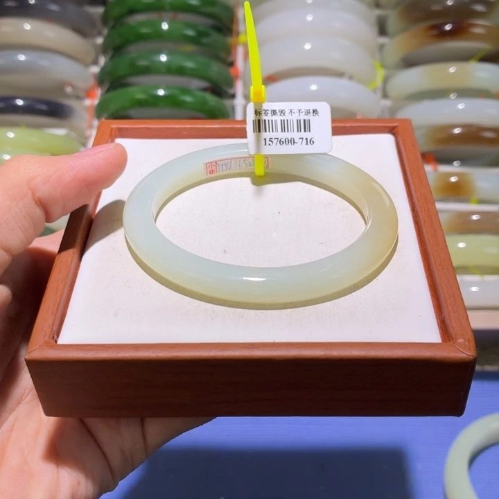 和田玉未镶嵌手镯55+