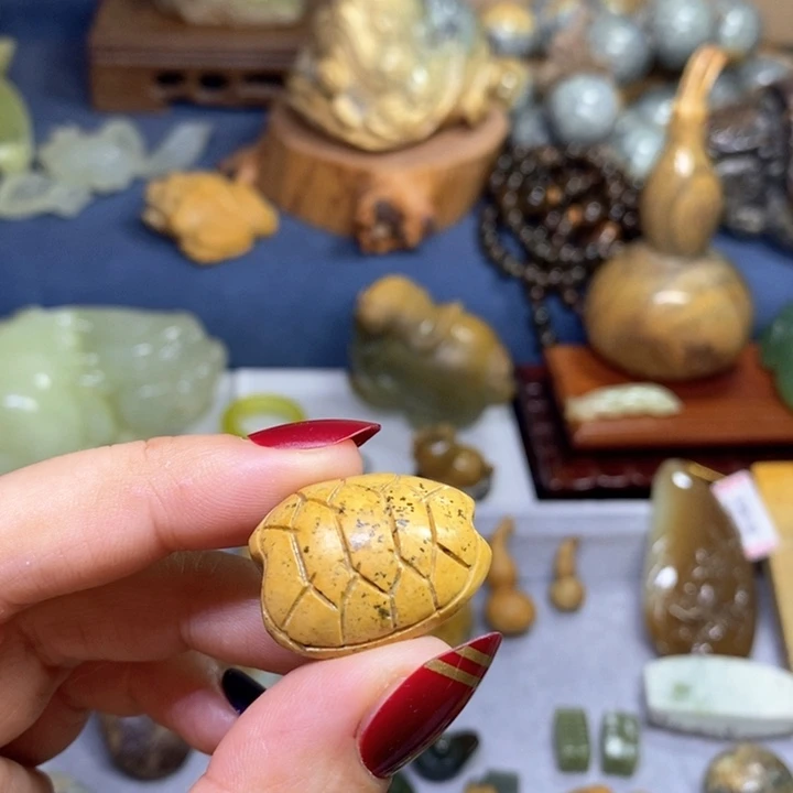 岫岩河磨玉（透闪石质玉）富甲未镶嵌