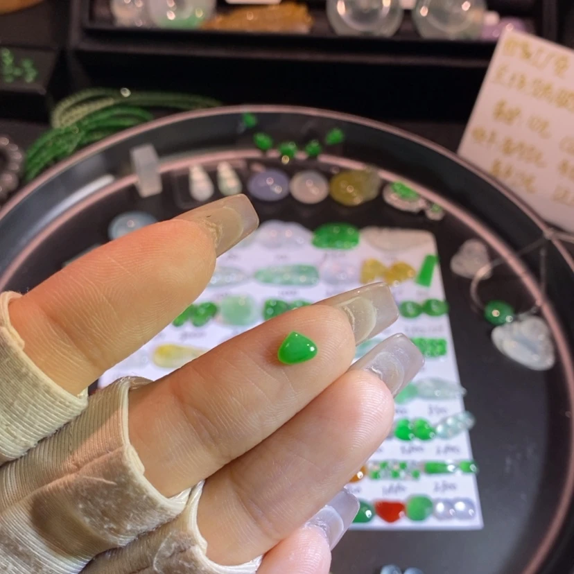 【闪购商品】翡翠挂件未镶嵌心