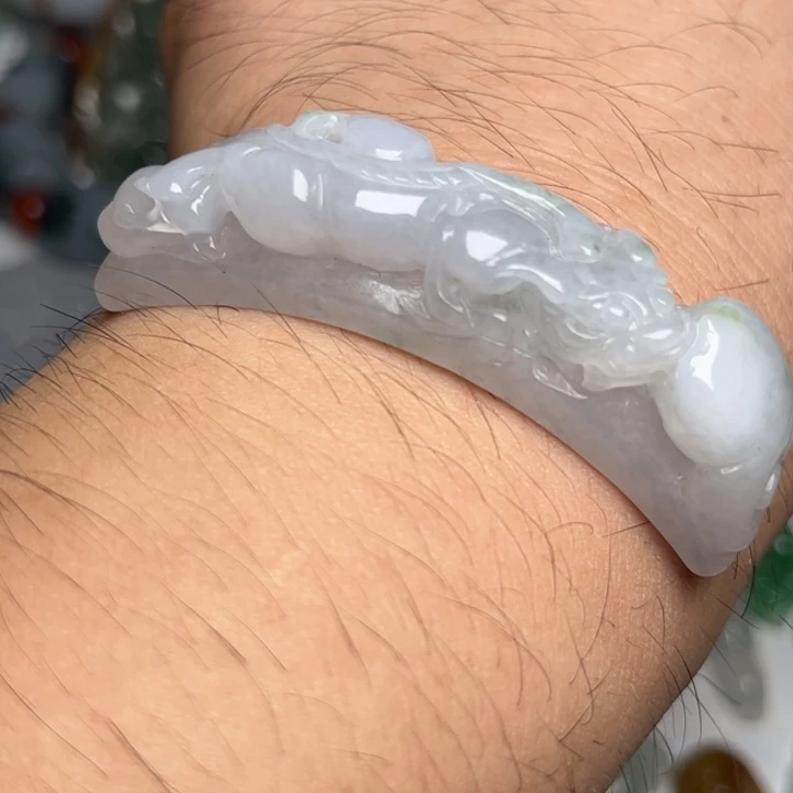 颈饰未镶嵌翡翠貔貅