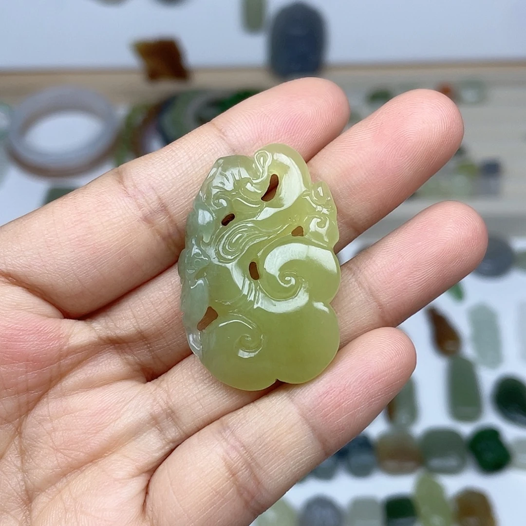 颈饰未镶嵌和田玉（黄玉）