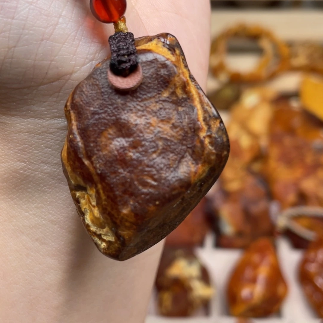 未镶嵌琥珀珠宝奇石