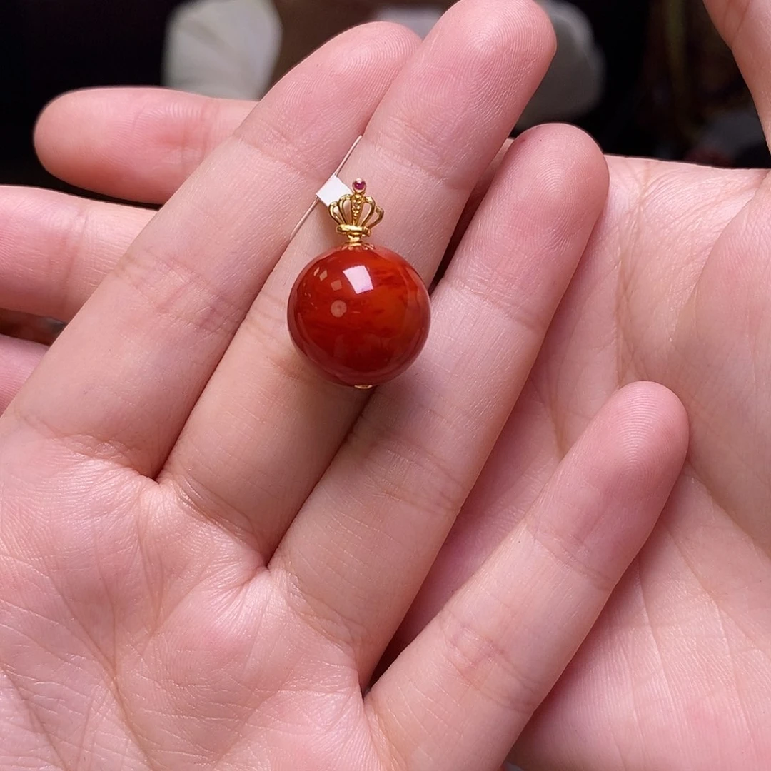 南红玛瑙吊坠18K金镶嵌