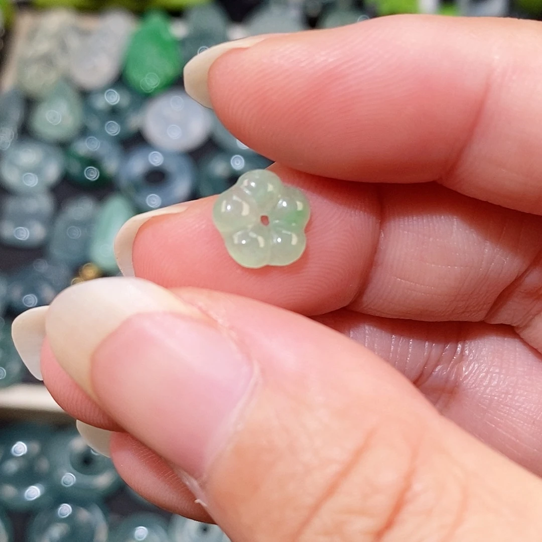 颈饰未镶嵌翡翠小花