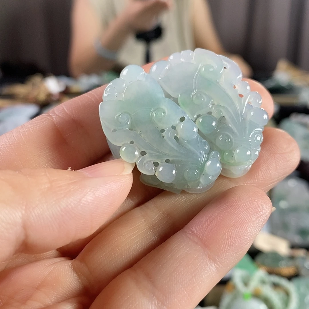 颈饰未镶嵌翡翠貔貅一对