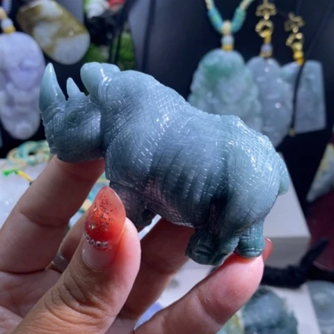 【闪购商品】颈饰未镶嵌翡翠牛