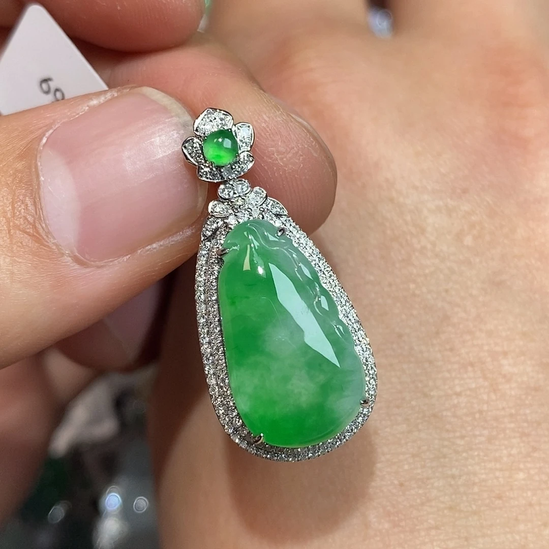 翡翠颈饰18K金镶嵌福瓜