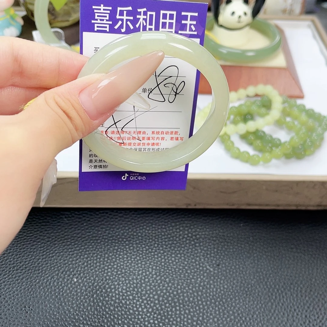 和田玉未镶嵌手镯