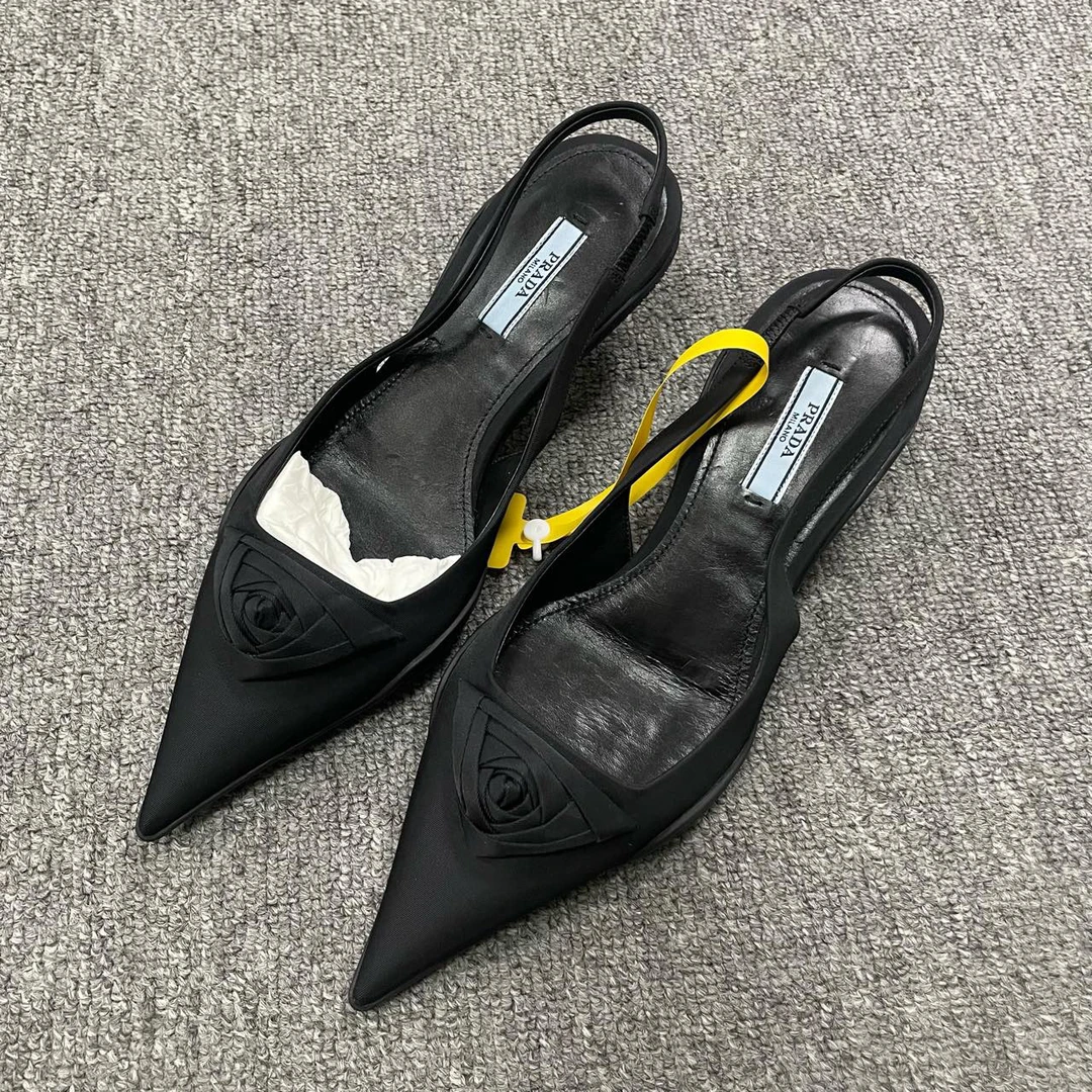 99新 Prada/普拉达 后饰带时尚休闲高跟鞋  37码/5907