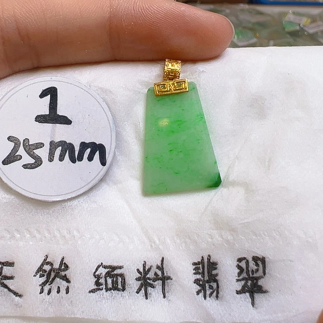 翡翠颈饰18K金镶嵌翡翠