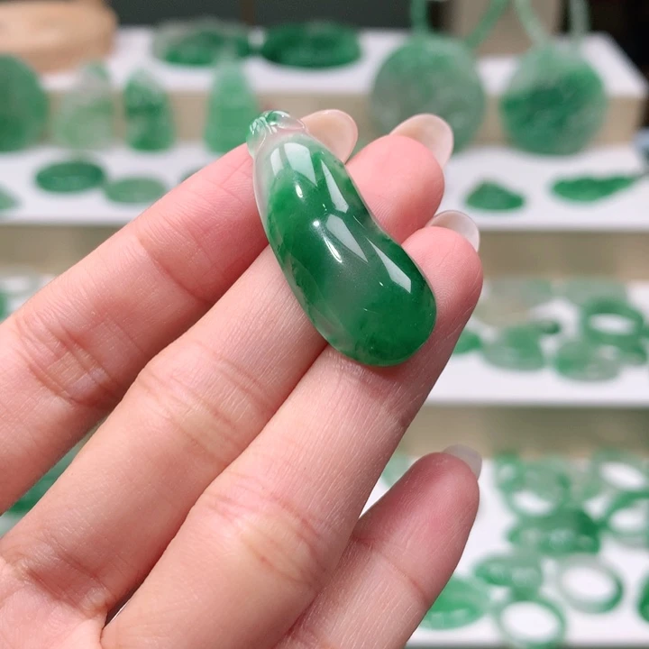 颈饰未镶嵌石英质玉