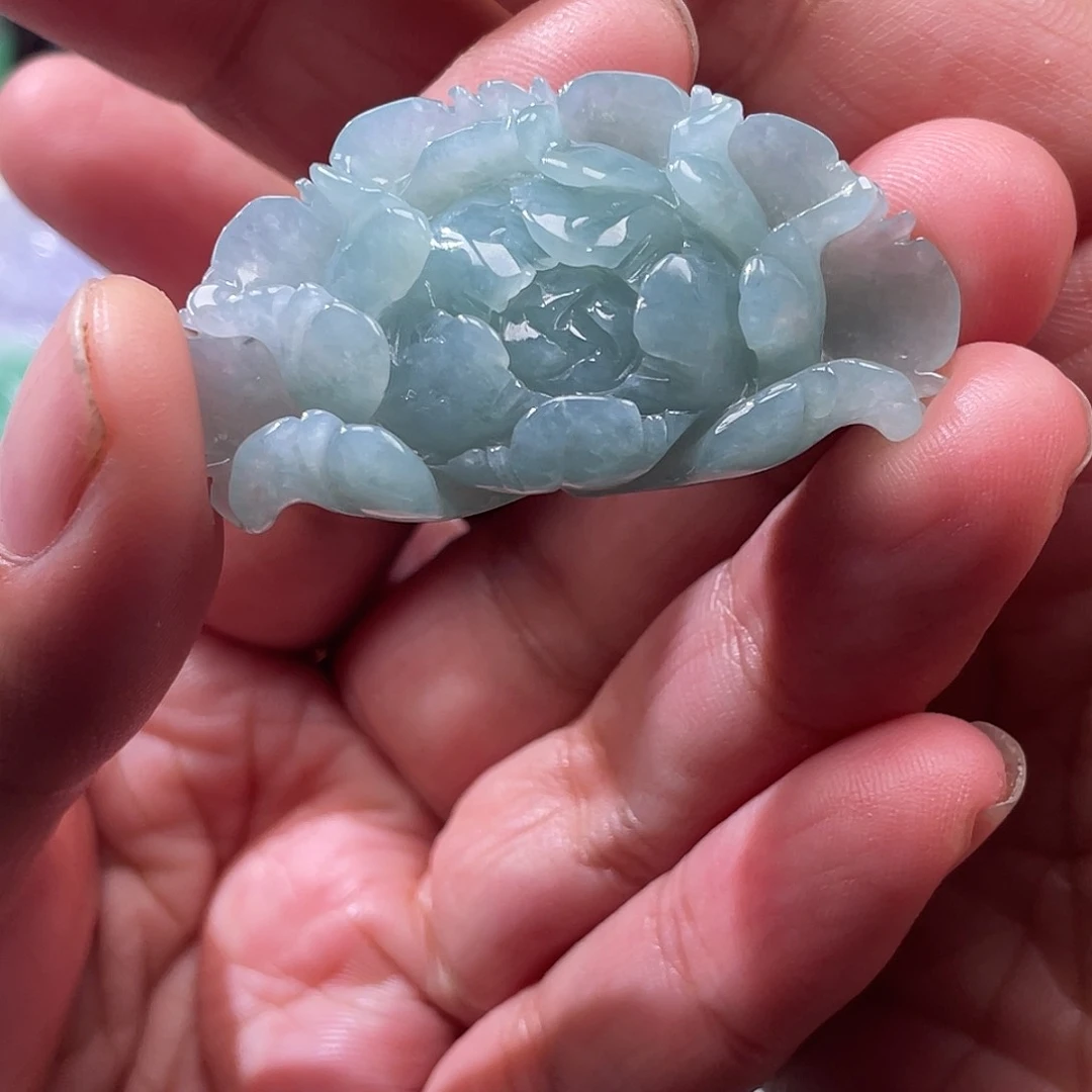 翡翠未镶嵌颈饰艳*