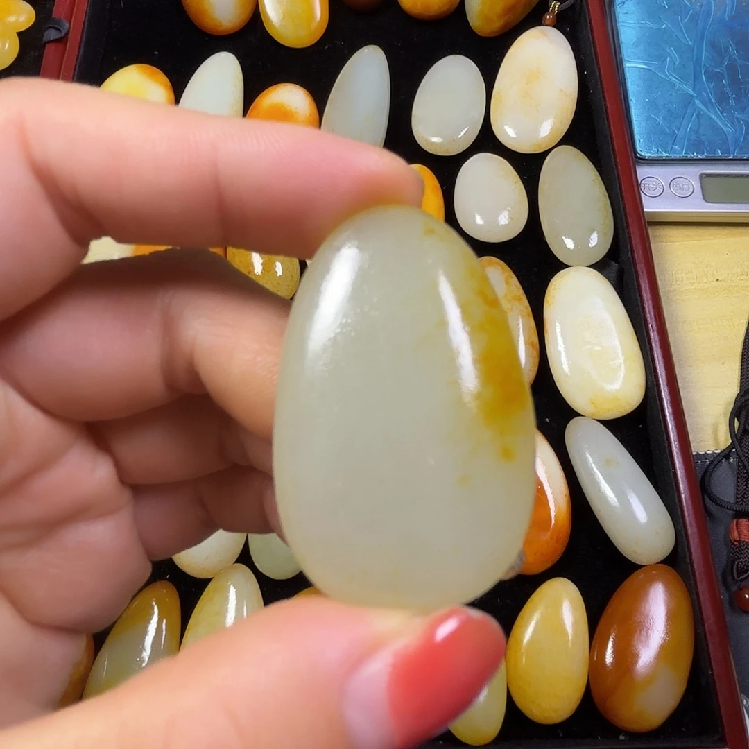 冬***光颈饰未镶嵌和田玉