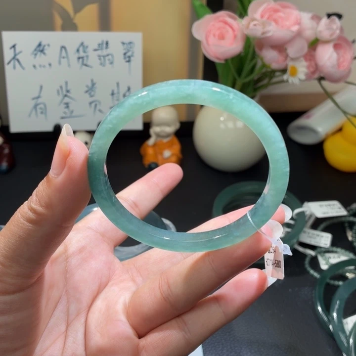 翡翠未镶嵌手镯渐变冰晴