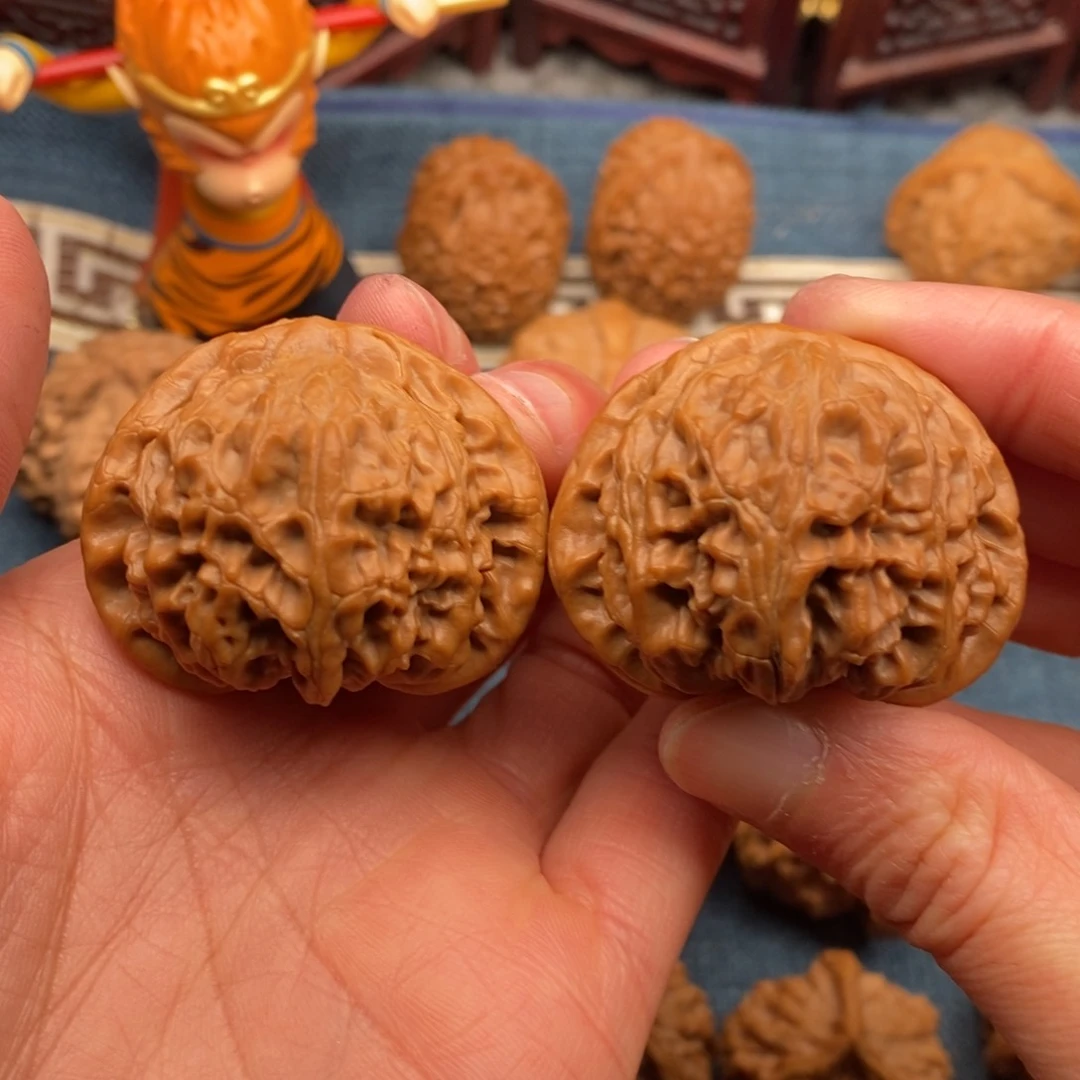 文玩核桃把件42桃心宫灯