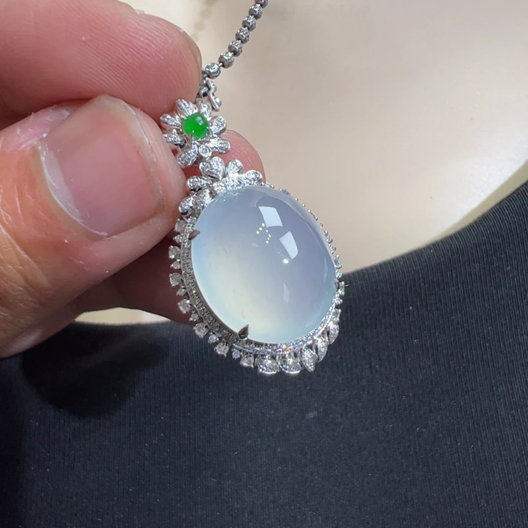 翡翠吊坠(不含链)18K金镶嵌