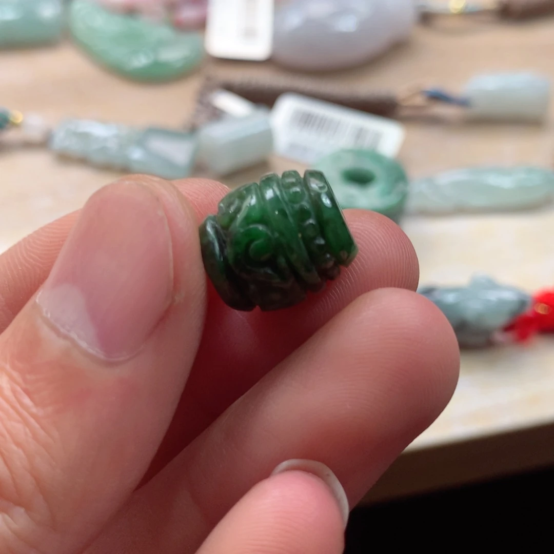 翡翠未镶嵌颈饰吊坠