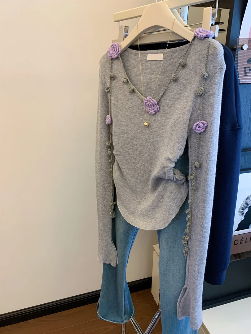 灰色v领针织衫女早秋氛围感穿搭韩系立体花朵掐腰上衣修身打底衫