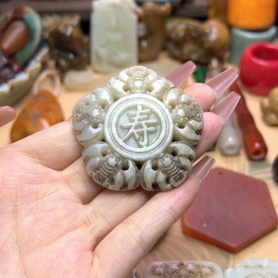 未镶嵌蛇纹石玉颈饰