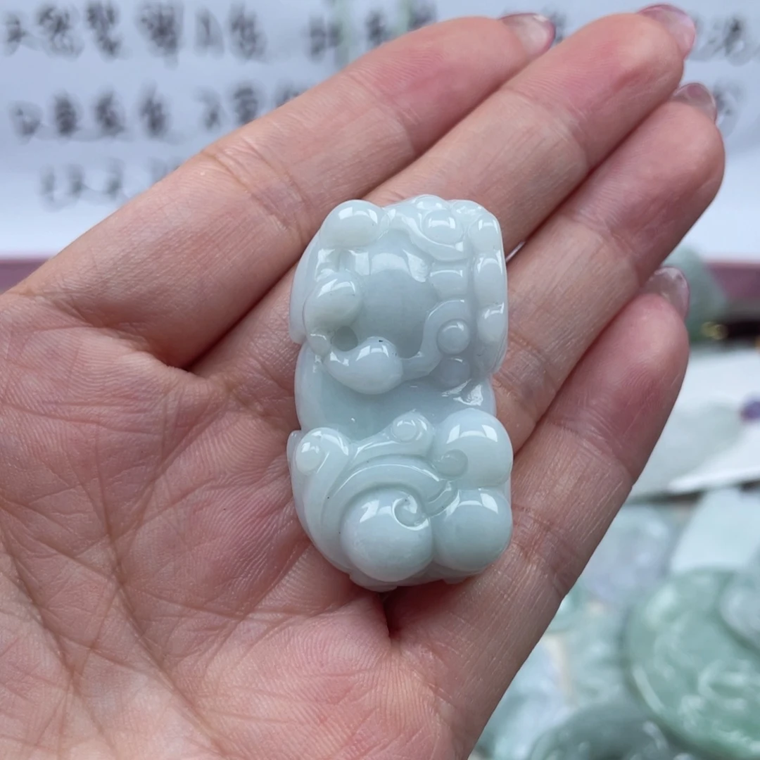 翡翠未镶嵌颈饰貔貅