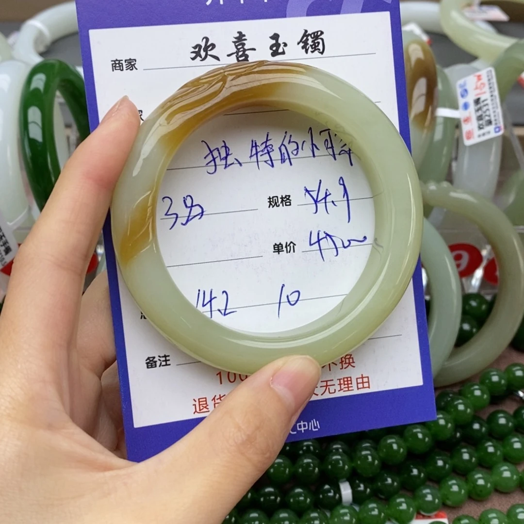 和田玉手镯未镶嵌独****奈