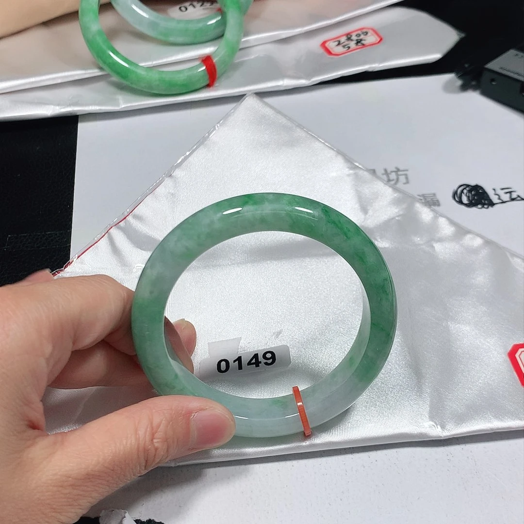 翡翠手镯未镶嵌天然缅甸A货翡翠手镯