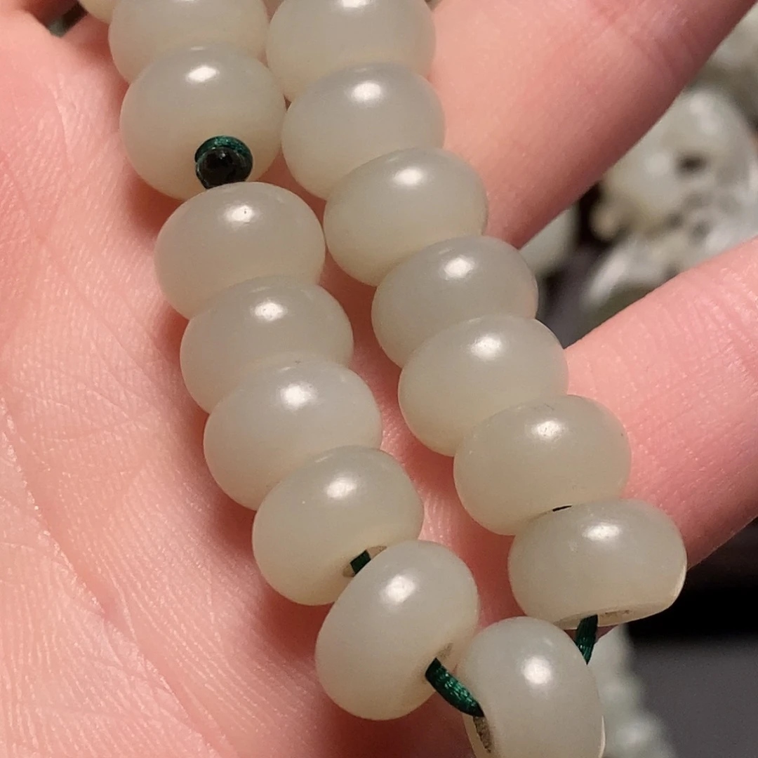 雨***荷和田玉未镶嵌挂件