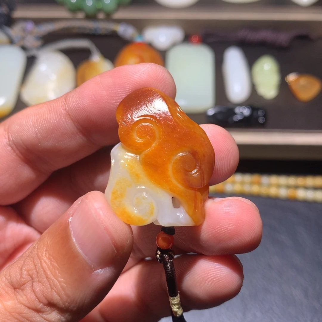 谈***城和田玉未镶嵌颈饰