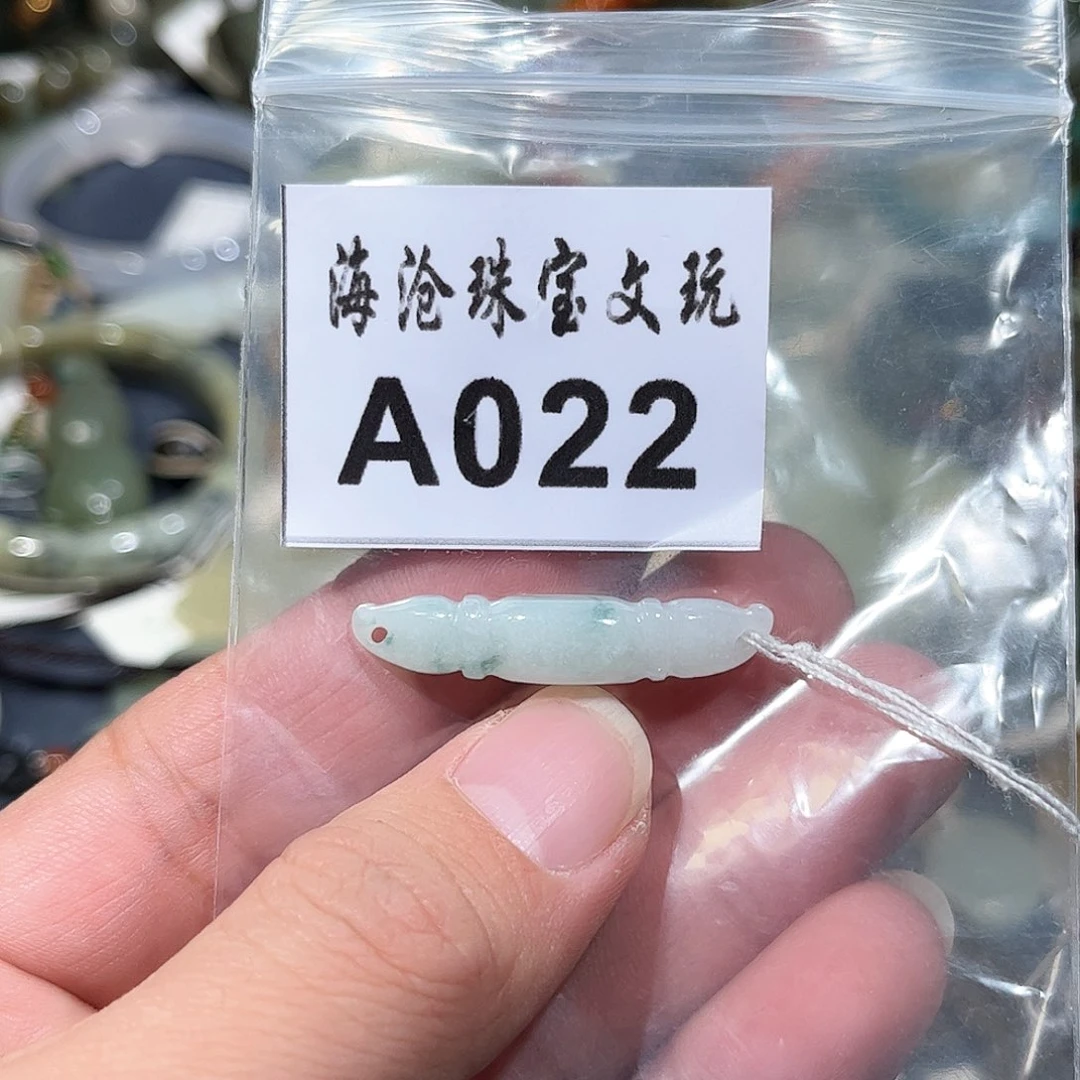 翡翠颈饰未镶嵌莲藕