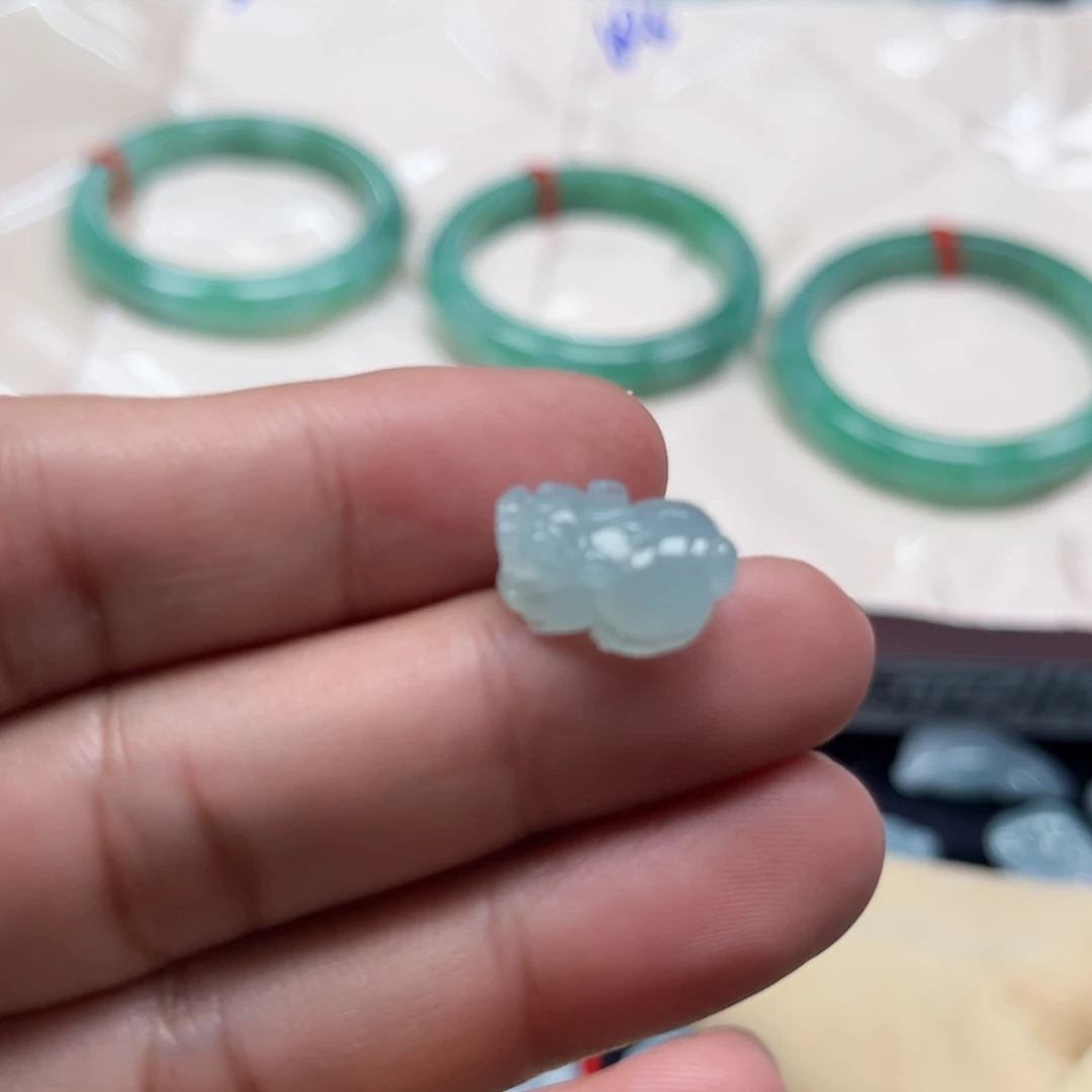 琳***目颈饰未镶嵌翡翠天然翡翠A货