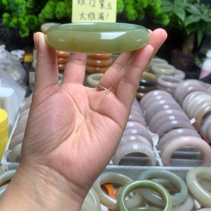 石英质玉未镶嵌手镯