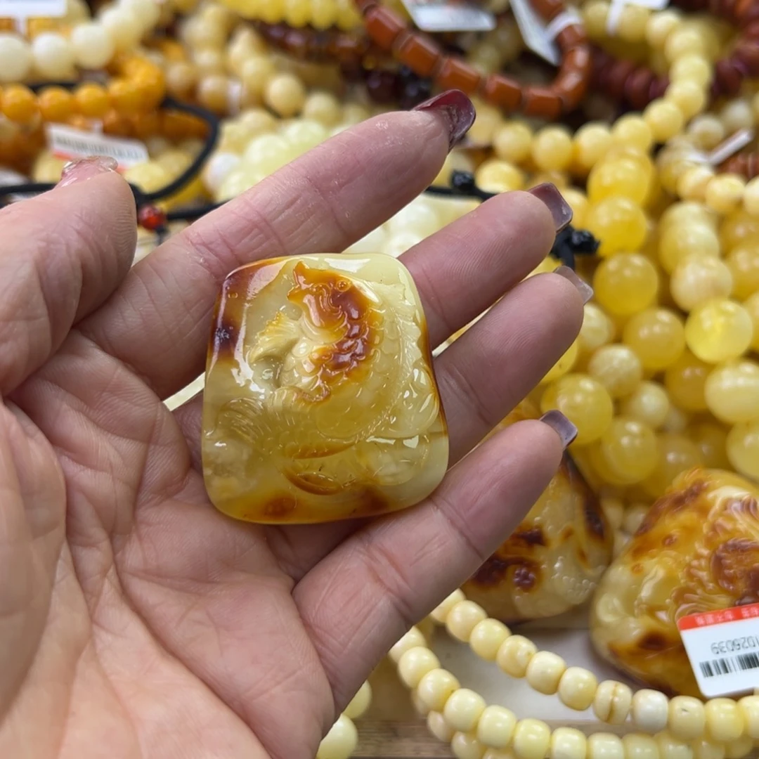 琥珀珠宝奇石未镶嵌